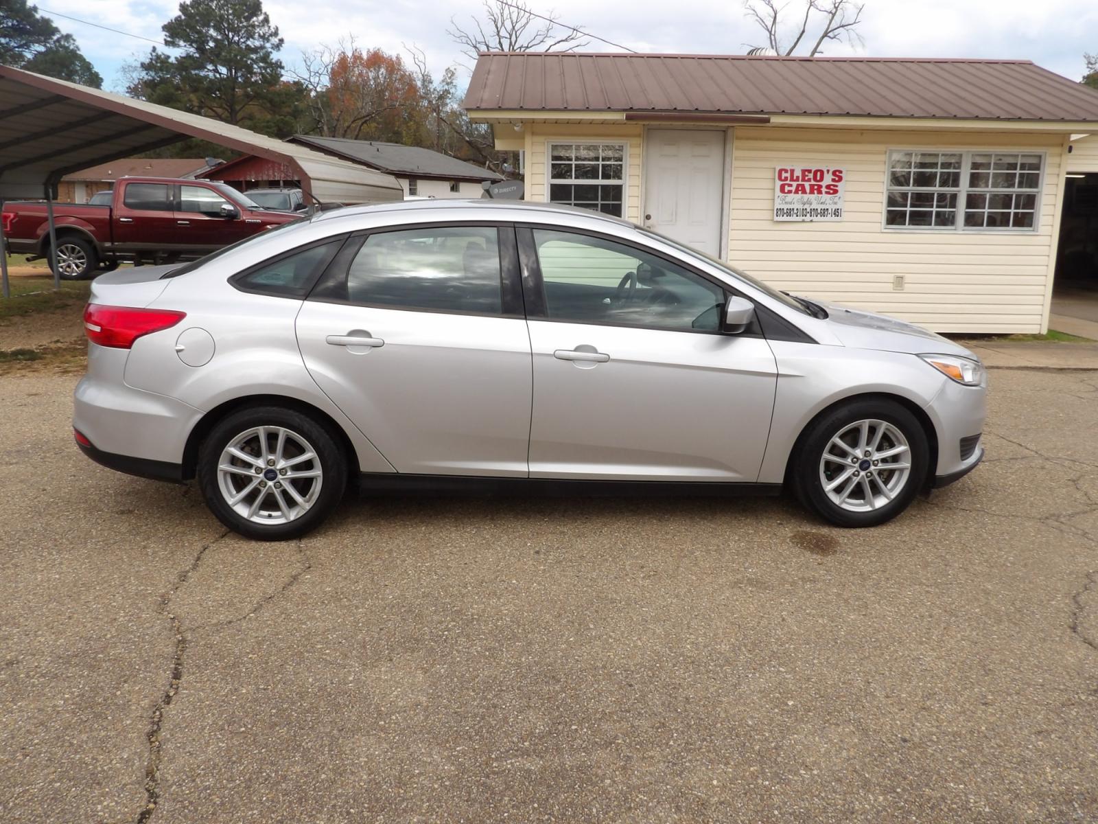 2018 Ingot Silver Metallic /Black Ford Focus SE (1FADP3FE4JL) with an 1.0L engine, automatic transmission, located at 401 First NE, Bearden, AR, 71720, (870) 687-3414, 33.726528, -92.611519 - Photo #19